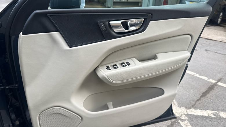 Volvo Xc60 2.0 D4 Momentum 5dr AWD Geartronic Diesel Estate